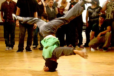 Hip-Hop Dance: From Breakdancing to TikTok Challenges - STORIMAN