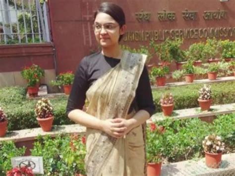 Bihar girl with AIR 99 shares post-UPSC 'homecoming' video: A glimpse ...