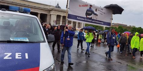 Offener Brief Polizisten Wettern Gegen Van Der Bellen Impfung Und