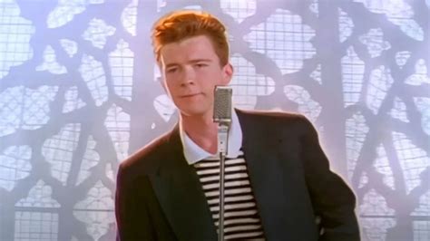 Never Gonna Give You Up Rick Astley Recrea Su Vídeo Más Famoso 35