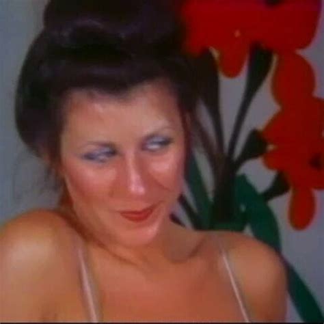 Lusty Brunette With Curvy Body Gives Sloppy Wet Head On Her Back XHamster