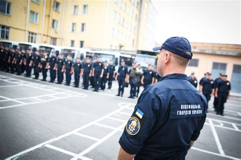 Де поліція не справляється: на вулиці міст вийшли військові патрулі ...
