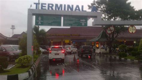 Foto Pesawat Sempat Tergelincir Bandara Adisutjipto Kini Beroperasi Normal