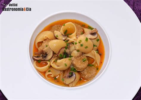 Sopa de trigo tierno y pollo al jengibre Gastronomía Cía