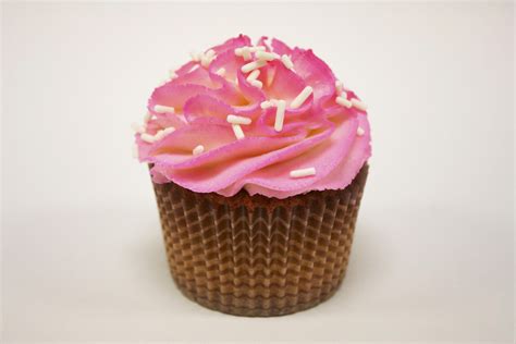 Gluten Free Vanilla Cupcake with Vanilla Buttercream Icing | The Happy Mixer Gluten Free Bakery