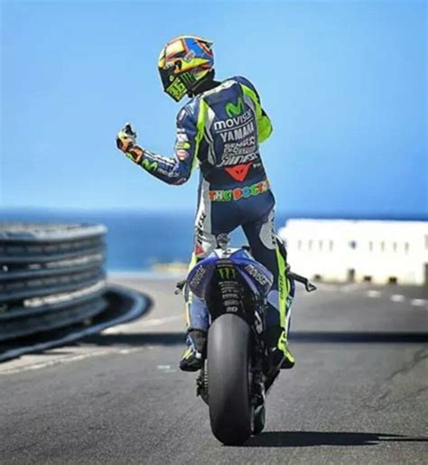 Thumbs Up Valentino Rossi WINS At Phillip Island 2014 Valentino