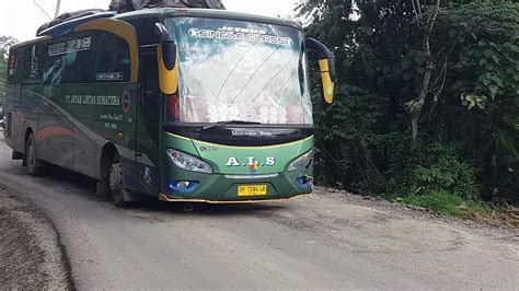 LIHAT BAGAIMANA SUPIR BUS ALS MELEWATI TANJAKAN EKSTRIM BATU JOMBA