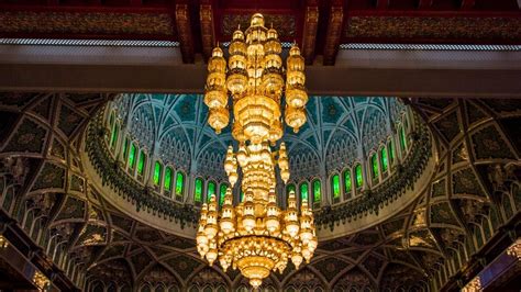 Chandelier at the Sultan Qaboos Grand Mosque – Muscat, Oman - Atlas Obscura