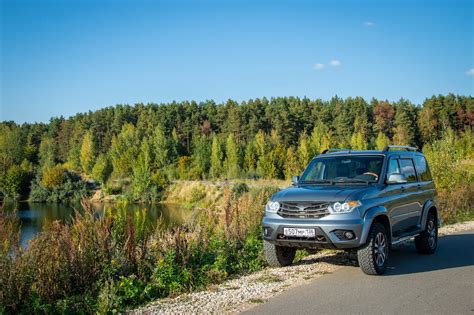 UAZ Patriot SUV near Lake · Free Stock Photo