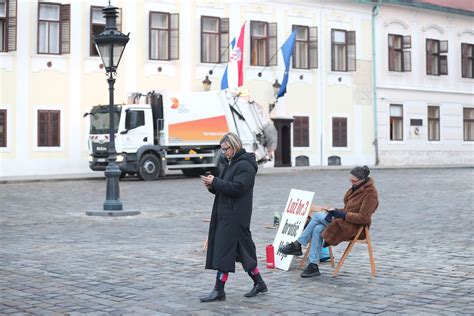 Galerija Možemovci cijelu noć proveli na Markovom trgu Danas