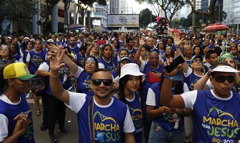 Marcha Para Jesus Reúne Milhares No Centro Do Rio De Janeiro