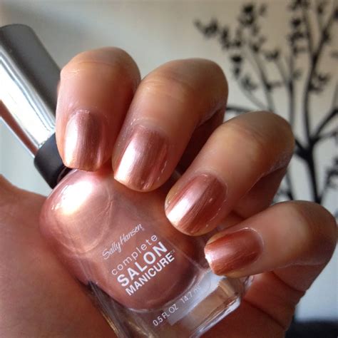 erisaxo: Review: Sally Hansen "Gold Roses" rose gold nail polish