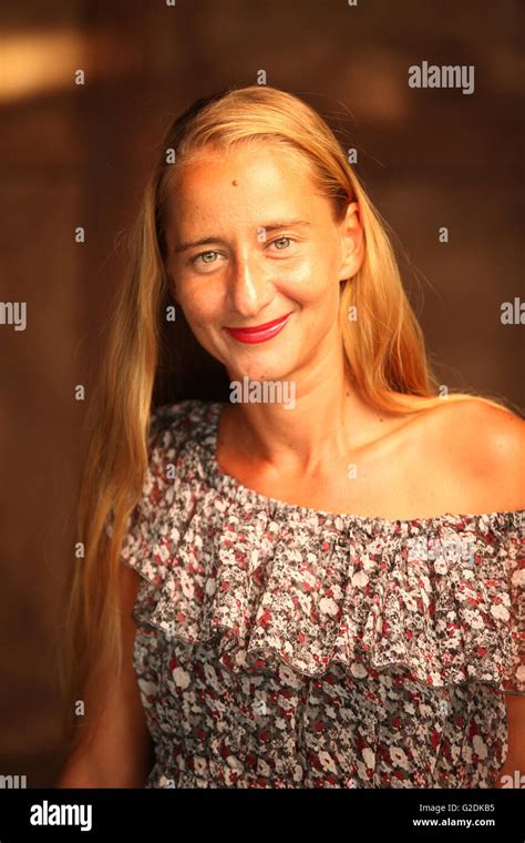 Fille Blonde Cheveux Long Banque De Photographies Et Dimages Haute R Solution Alamy