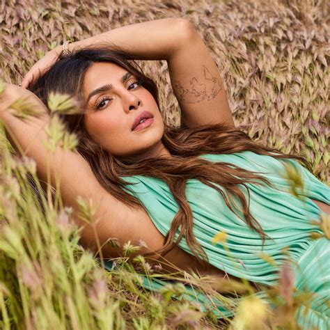 Priyanka Chopra Commits To A Nearly Naked Dress With An Extreme Side Cutout Popsugar Australia