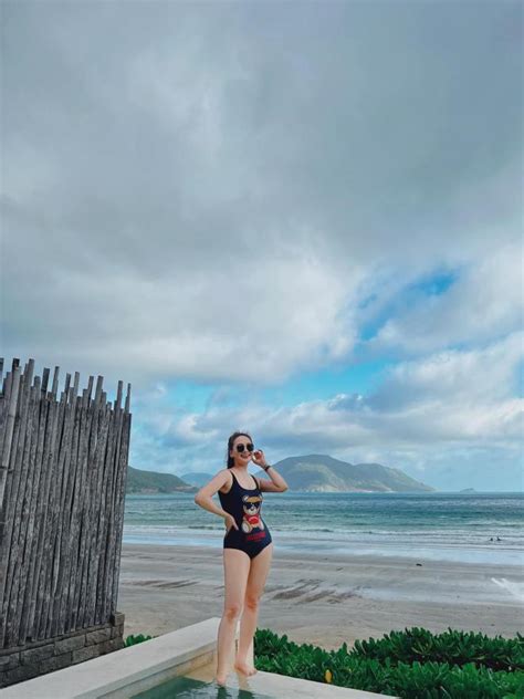 Diện bikini sau sinh Bảo Thanh tự nhận mình màu mỡ không quên khen ngợi body của chồng