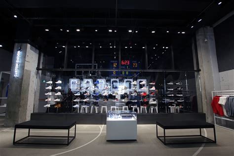 Inside Torontos Jordan Store 306 Yonge Sidewalk Hustle