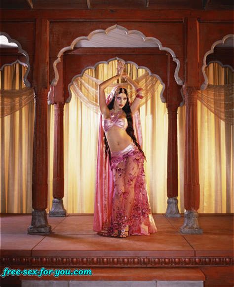 Christina Aguilera Showing Her Pussy Upskirt Paparazzi Pictures Porn Pictures XXX Photos Sex