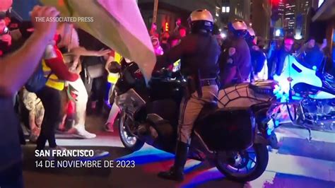 Tenso ambiente entre manifestantes y policías en una concentración