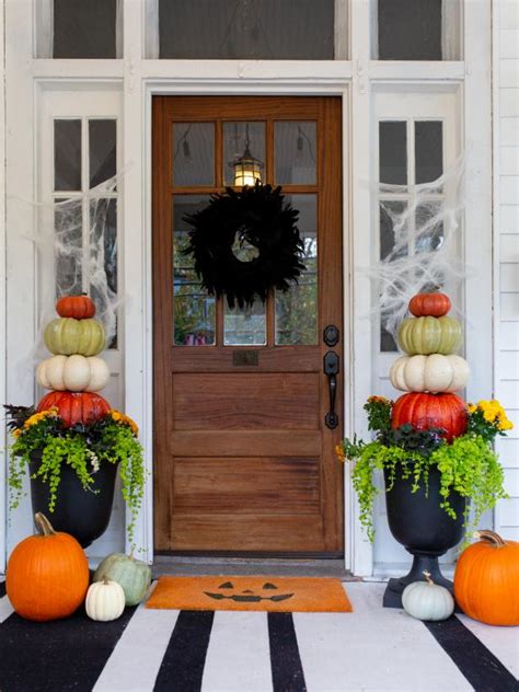 70 Ideas For Spooky Halloween Porch Decorations Hgtv