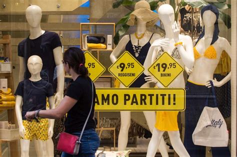 Saldi Al Via In Tutta Italia Confcommercio Calo Della Spesa