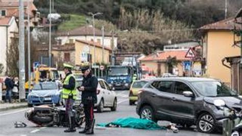 Scontro Fra Unauto E Una Moto Ad Arcola Morto Un Uomo Di Anni Il