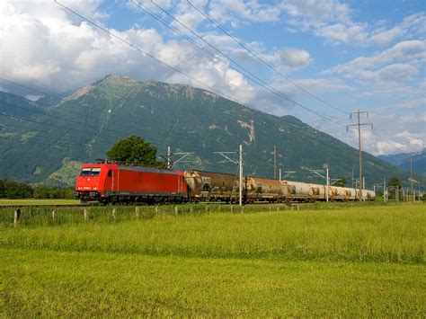 Baureihe 185 der HGK zwischen Reichenburg und Bilten