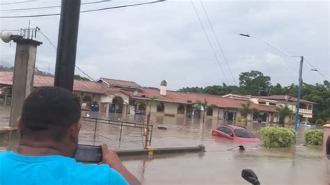 Lluvias Convierten En R Os Calles Y Parqueos De Negocios En