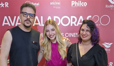 Fefe Schneider Recebe Convidados Em Pr Estreia Do Filme Avassaladoras