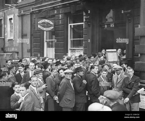 Royal navy and recruitment hi-res stock photography and images - Alamy