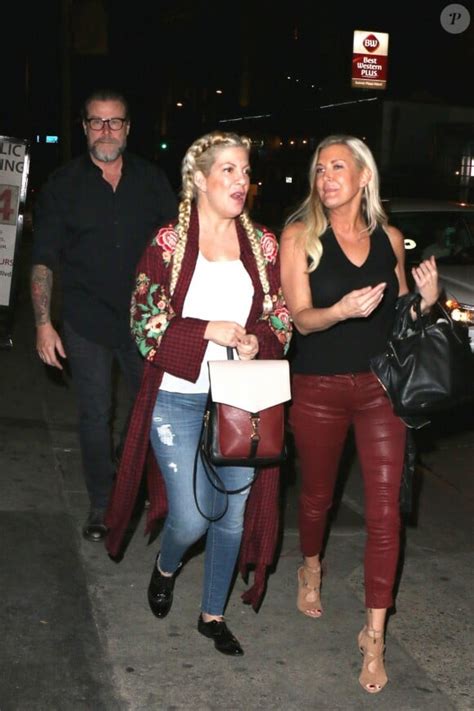 Photo Exclusif Tori Spelling et son mari Dean McDermott à la sortie