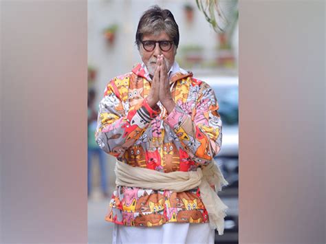 Amitabh Bachchan Surprises Fans At Jalsa After He Warning Them Not To