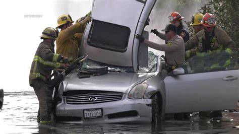 Lancaster Crash Kills 1 After Suv Runs Red Light Fox 11 Los Angeles