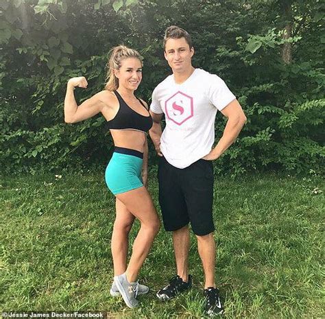 Jessie James Decker Shows Off Her Very Toned Bikini Figure Daily Mail Online