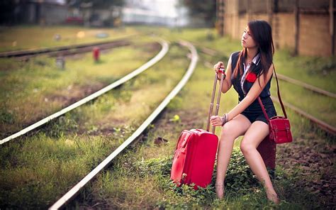 女性、 目、 鉄道、 唇、 アジア人、 座っている、 よそ見、 ブルネット、 バッグ、 Hdデスクトップの壁紙 Wallpaperbetter