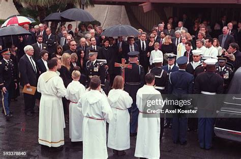 27 Chesare Elan Bono Photos & High Res Pictures - Getty Images