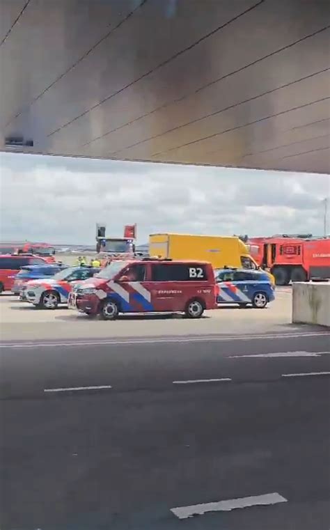 Un Uomo Triturato Nel Motore Di Un Aereo Klm Scena Horror Caos All