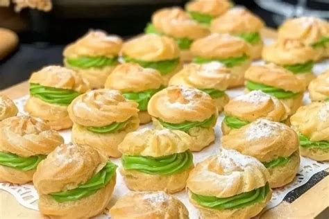 Teksturnya Lembut Dan Gurih Berikut Cara Membuat Kue Sus Vla Pandan