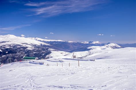 Estaciones de esquí en los Pirineos que no te puedes perder