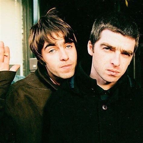 Oasis Brothers Liam Gallagher Noel Gallagher Oasis Live Forever