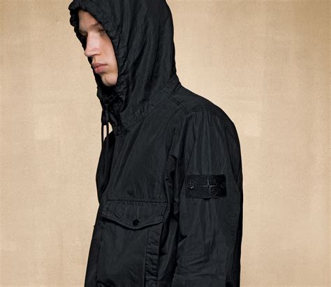 Stone Island Store Ufficiale | Ricerca e tecnologia applicata alla materia