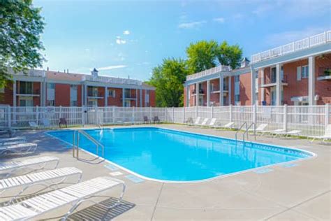 Westwood Apartments - Omaha, NE 68144