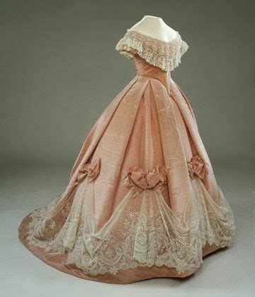 40 imágenes de vestidos de damas antiguas de la época colonial para