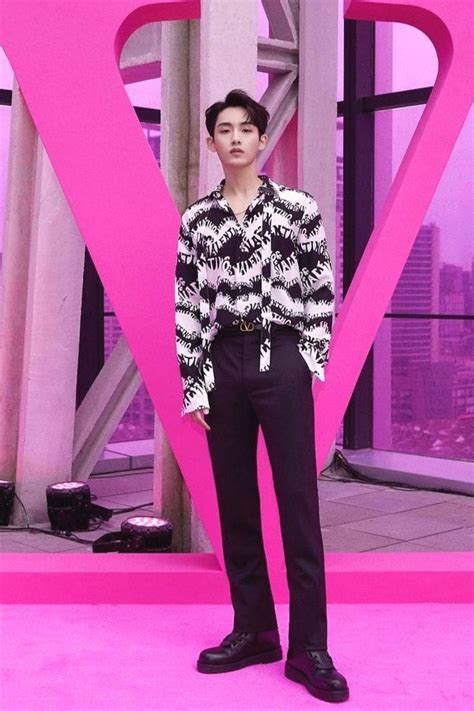 Pin by 百合 Yuri on NCT NCT U in 2022 Pantsuit Pants Capri pants