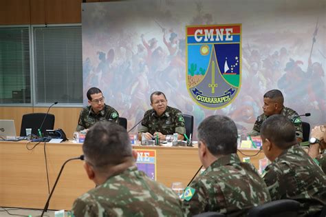 Reuni O Dos Adjuntos De Comando No Quartel General Do Comando Militar