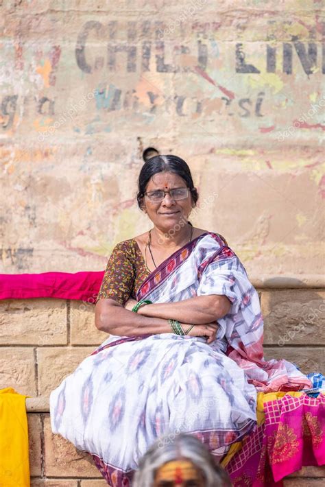 Varanasi Uttar Pradesh India November 2022 Portrait On An Old South Indian Woman Sitting