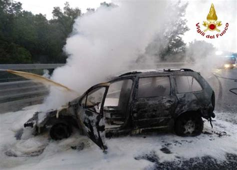 Arosio Auto In Fiamme Sulla SS36 In Direzione Nord