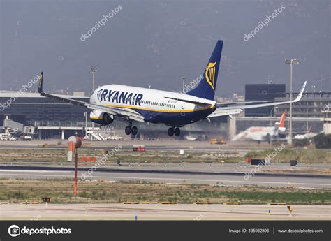 Ryanair Boeing 737 800 Atterrissage à Barcelone — Photo éditoriale