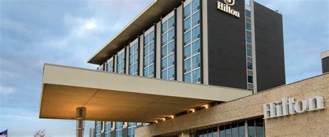 Hilton Toronto Airport Hotel & Suites - Toronto Airport Hotels