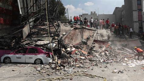 Mexico earthquake: A rush to save lives amid 'new national emergency' - CNN