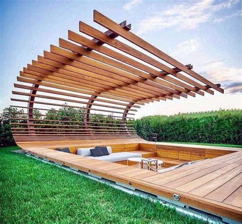 Pergola with Floating Deck: Create a Stunning Outdoor Oasis